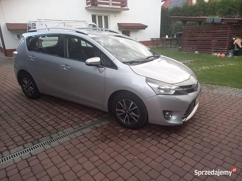Używany 2013 Toyota Verso Minivan | 29 900 zł (Uczciwa cena) - Obraz 1/4
