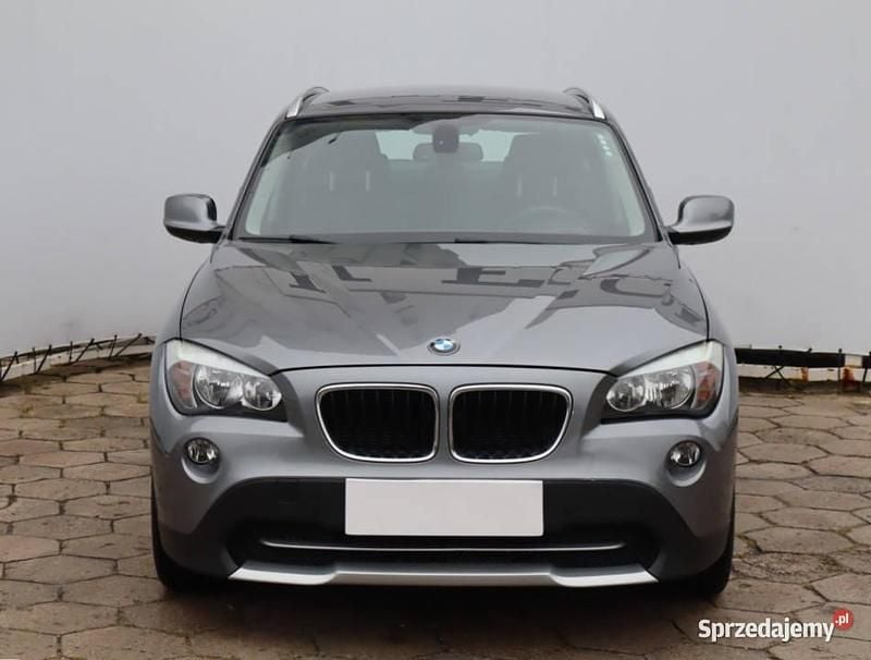 Czarny Używany 2011 BMW X1 SUV | 34 999 zł (Dobra cena) - Obraz 1/4