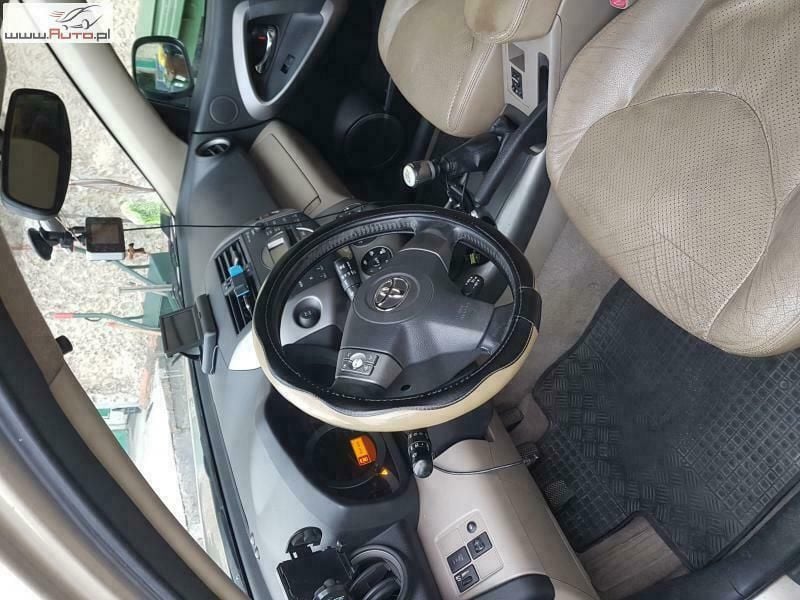 Używany Toyota RAV4 136 KM (100 kW) 2007 Złoty (metalik) SUV