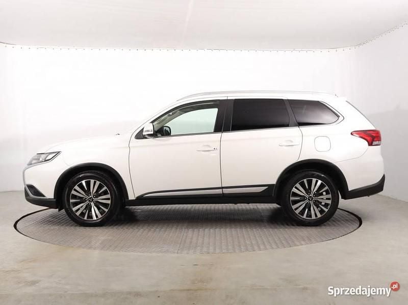 Używany Mitsubishi Outlander 150 KM (110 kW) 2018 Biały SUV