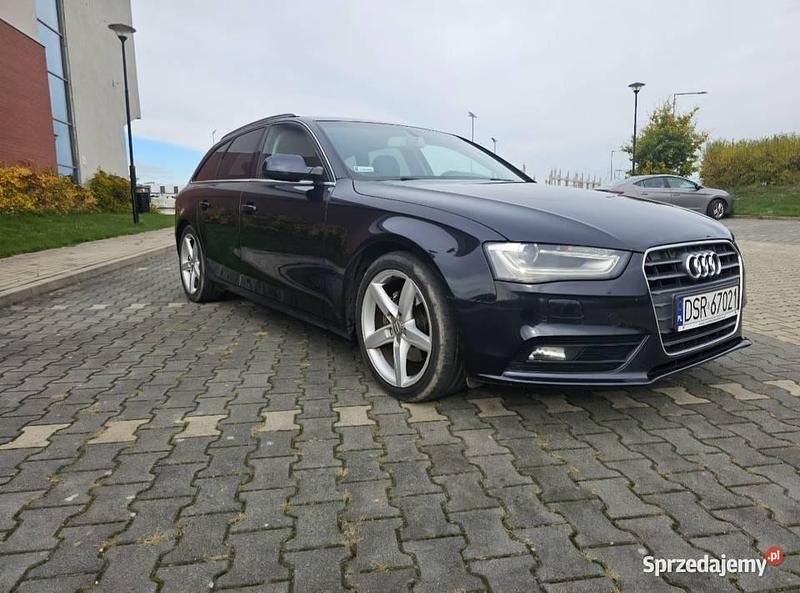 Używany Audi A4 2014 Granatowy Kombi
