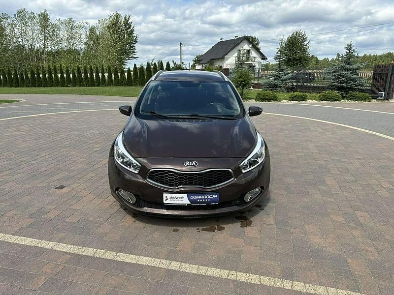 Używany Kia Ceed 128 KM (94 kW) 2013 Brązowy Hatchback
