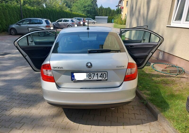 Srebrny Używany 2015 Skoda Rapid Hatchback | 21 900 zł (Drogi) - Obraz 1/4