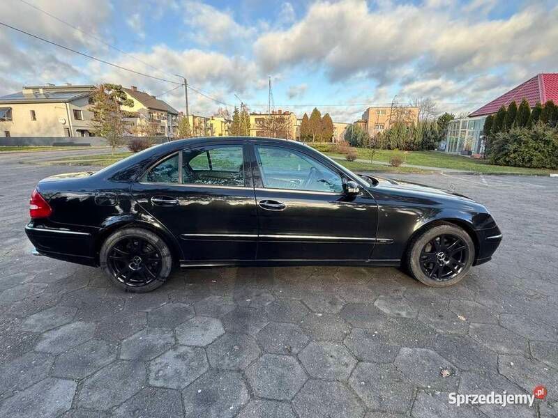 Czarny Używany 2004 Mercedes E500 Sedan/Limuzyna | 25 000 zł - Obraz 1/4