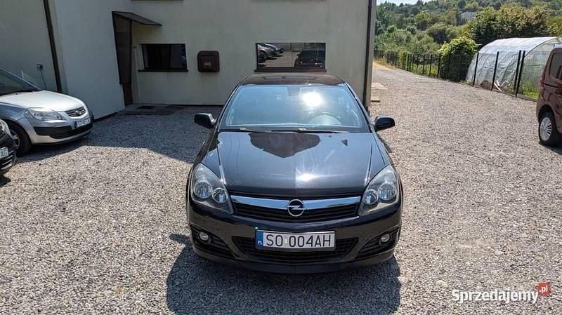 Czarny Używany 2009 Opel Astra GTC Coupe | 14 300 zł (Dobra cena) - Obraz 1/4