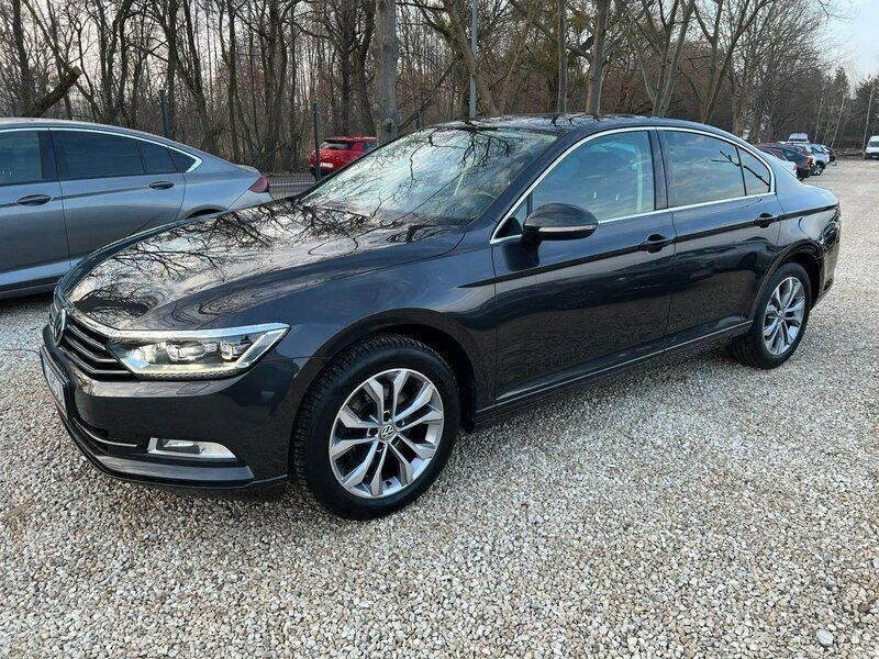 Szary (metalik) Używany 2018 VW Passat Sedan/Limuzyna | 69 900 zł (Uczciwa cena) - Obraz 1/4