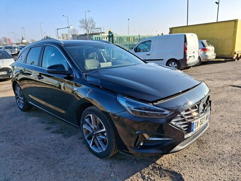 Czarny Używany 2024 Hyundai i30 Kombi | 49 999 zł - Obraz 1/4