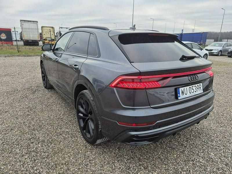 Używany Audi Q8 340 KM (250 kW) 2023 Grafitowy SUV