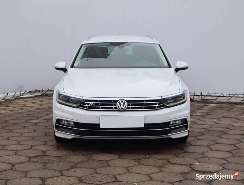 Używany VW Passat 2018 Biały Kombi