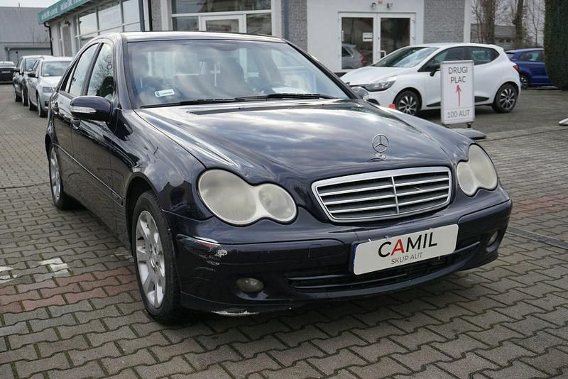 Używany Mercedes C220 122 KM (89 kW) 2004 Czarny Sedan/Limuzyna