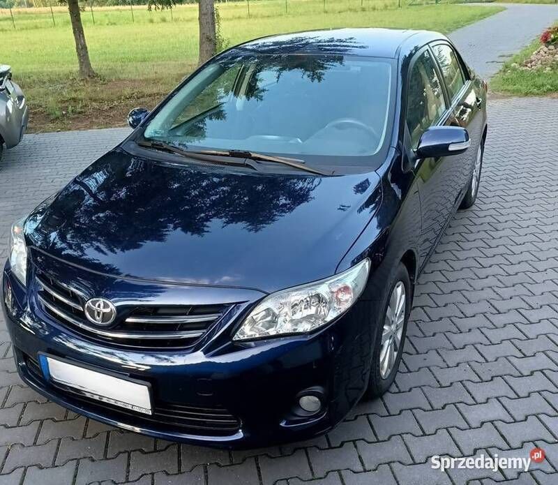 Używany Toyota Corolla Premium 132 KM (97 kW) 2011 Granatowy Sedan/Limuzyna