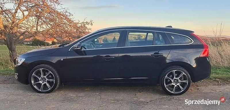 Używany 2015 Volvo V60 Ocean Race Kombi | 40 900 zł (Uczciwa cena) - Obraz 1/4