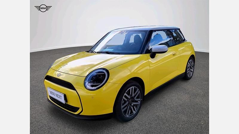 Sunny side yellow Używany 2023 Mini Cooper Hatchback | 127 300 zł - Obraz 1/4