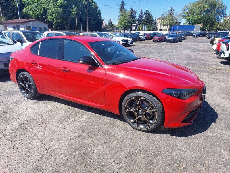Lakier pastelowy czerwony alfa red Nowe 2025 Alfa Romeo Giulia Sedan/Limuzyna | 226 020 zł - Obraz 1/4