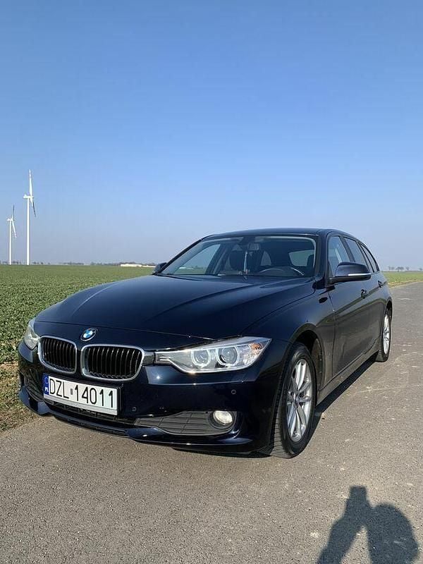 Niebieski Używany 2013 BMW 320 Kombi | 32 500 zł (Dobra cena) - Obraz 1/4