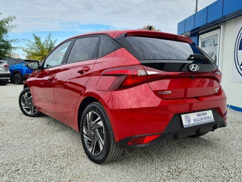 Używany Hyundai i20 100 KM (73 kW) 2021 Czerwony ciemny (metalik) Hatchback