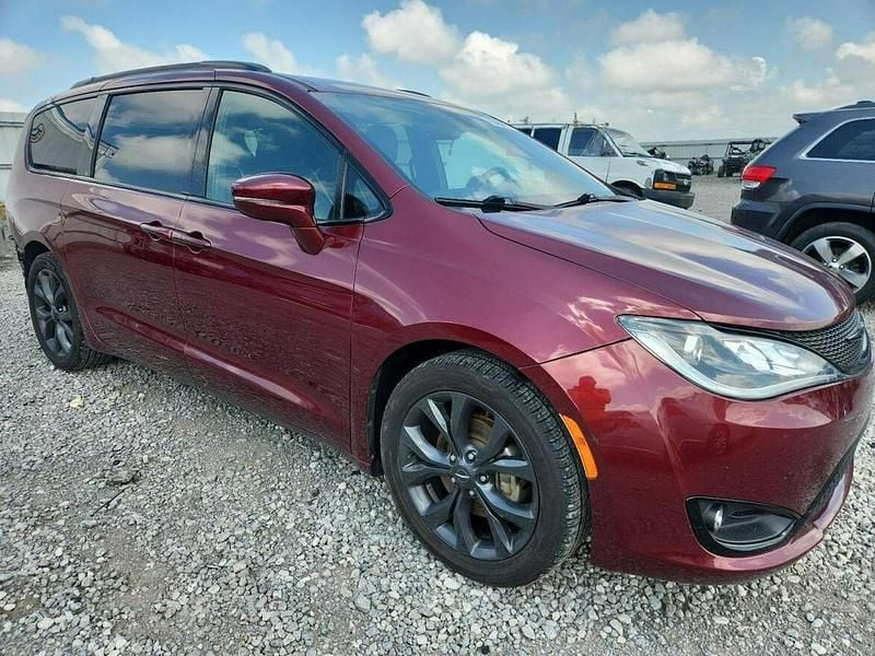 Czerwony Używany 2020 Chrysler Pacifica Limited Minivan | 60 870 zł - Obraz 1/3