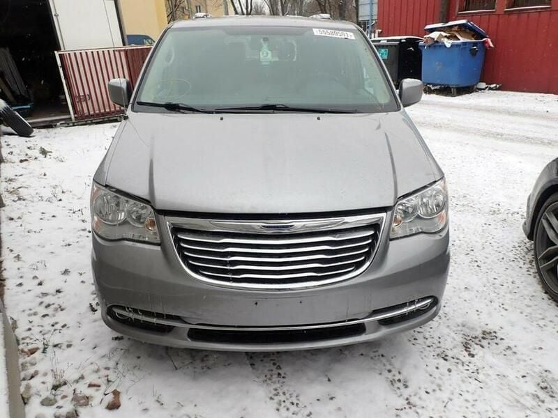 Srebrny Używany 2015 Chrysler Town & Country Minivan | 38 000 zł - Obraz 1/4