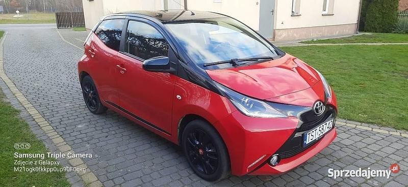 Używany Toyota Aygo X-play 2018 Czerwony Hatchback
