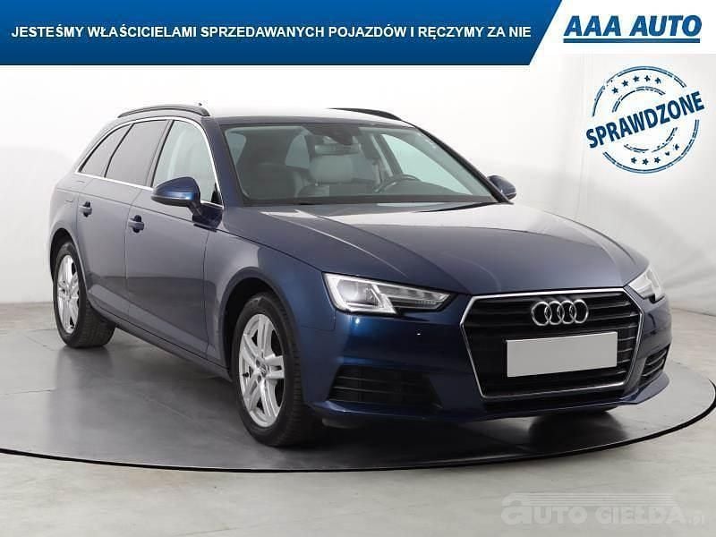 Używany Audi A4 2016 Błękitny