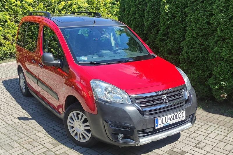 Czerwony Używany 2016 Peugeot Partner Van | 33 950 zł (Uczciwa cena) - Obraz 1/4