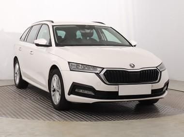 Biały Używany 2021 Skoda Octavia Kombi | 66 999 zł (Uczciwa cena) - Obraz 1/4