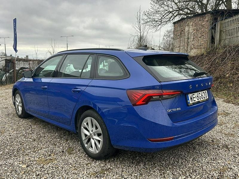 Używany Skoda Octavia 110 KM (80 kW) 2022 Niebieski Kombi