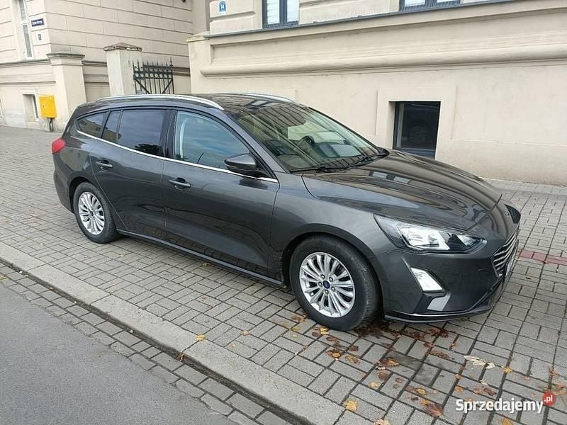Grafitowy Używany 2020 Ford Focus Titanium Kombi | 31 500 zł - Obraz 1/4