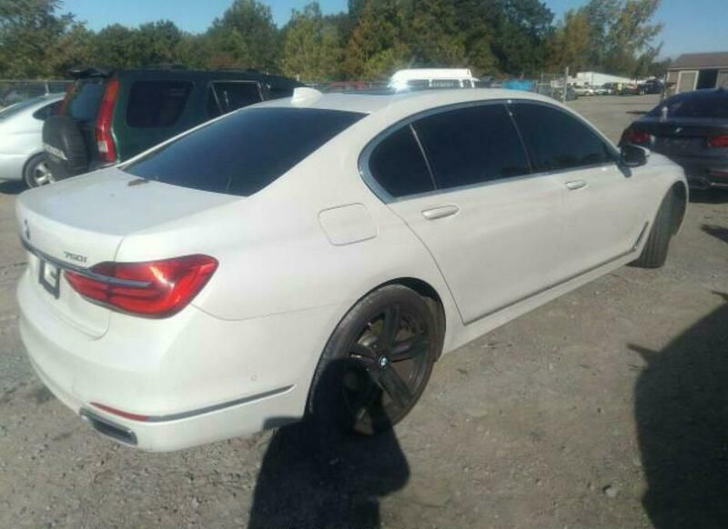 Używany BMW 750 2016 Biały Sedan/Limuzyna