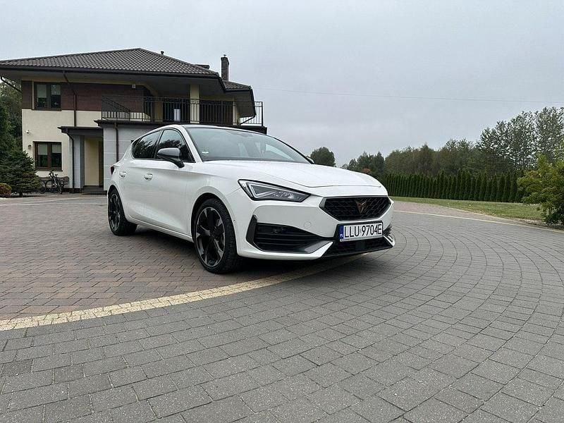 Biały Używany 2024 Cupra Leon Hatchback | 88 800 zł - Obraz 1/4