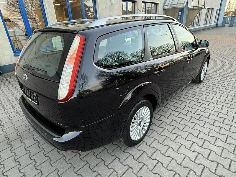 Używany Ford Focus Ghia 125 KM (91 kW) 2010 Czarny Kombi