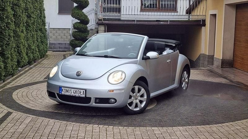 Srebrny (metalik) Używany 2008 VW Beetle Kabriolet | 15 900 zł - Obraz 1/4