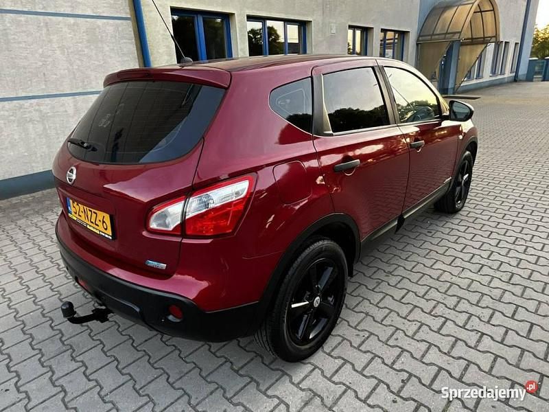 Używany Nissan Qashqai 110 KM (80 kW) 2011 Bordowy SUV