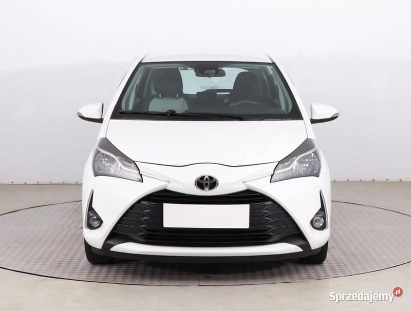 Biały Używany 2018 Toyota Yaris Hatchback | 48 999 zł (Uczciwa cena) - Obraz 1/4