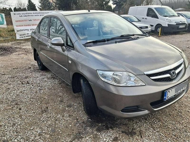 Używany Honda City 90 KM (66 kW) 2006 Szary (metalik) Sedan/Limuzyna