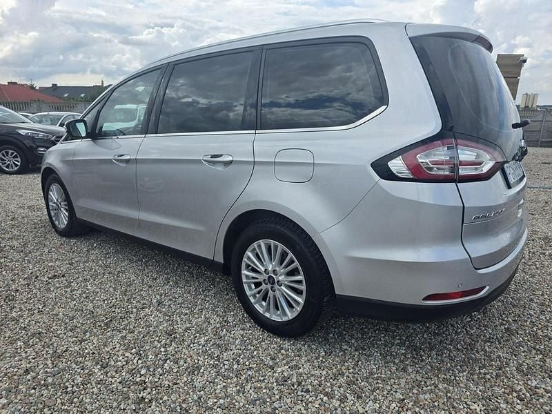 Używany Ford Galaxy 150 KM (110 kW) 2018 Srebrny (metalik) Minivan