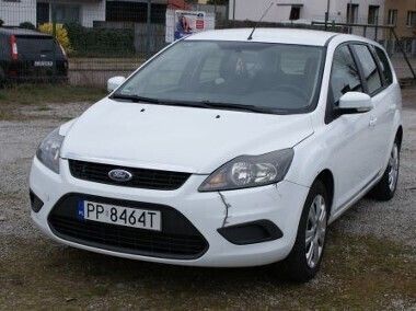 Biały Używany 2010 Ford Focus Kombi | 10 900 zł (Uczciwa cena) - Obraz 1/4