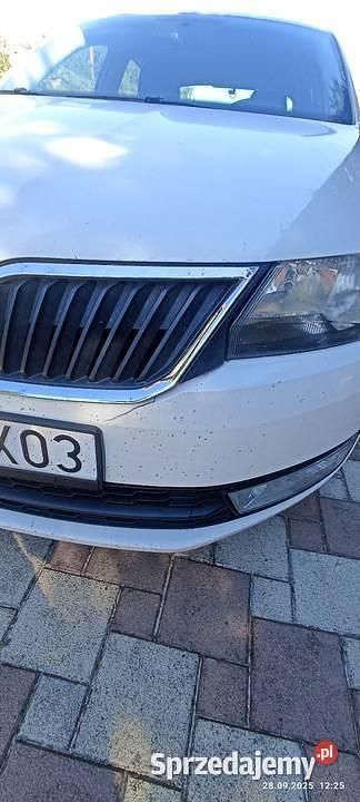 Biały Używany 2014 Skoda Rapid Sedan/Limuzyna | 10 500 zł (Uczciwa cena) - Obraz 1/4