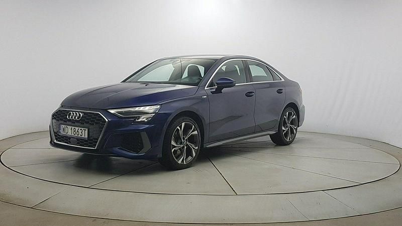 Używany Audi A3 S-Line 150 KM (110 kW) 2023 Niebieski Sedan/Limuzyna