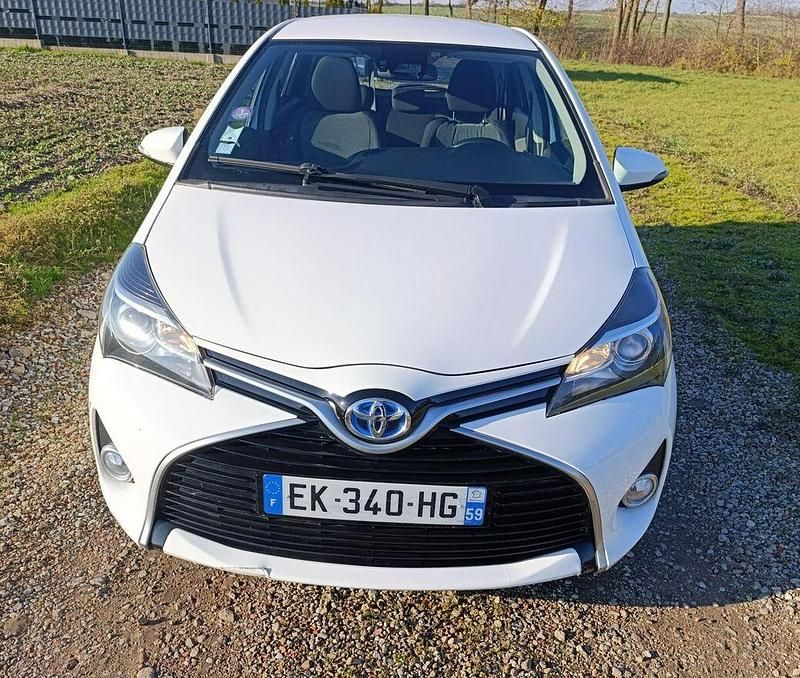 Biały Używany 2017 Toyota Yaris Hatchback | 24 999 zł - Obraz 1/4