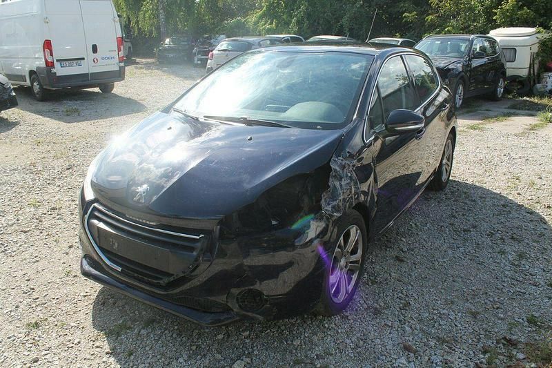 Używany Peugeot 208 120 KM (88 kW) 2014 Niebieski Hatchback