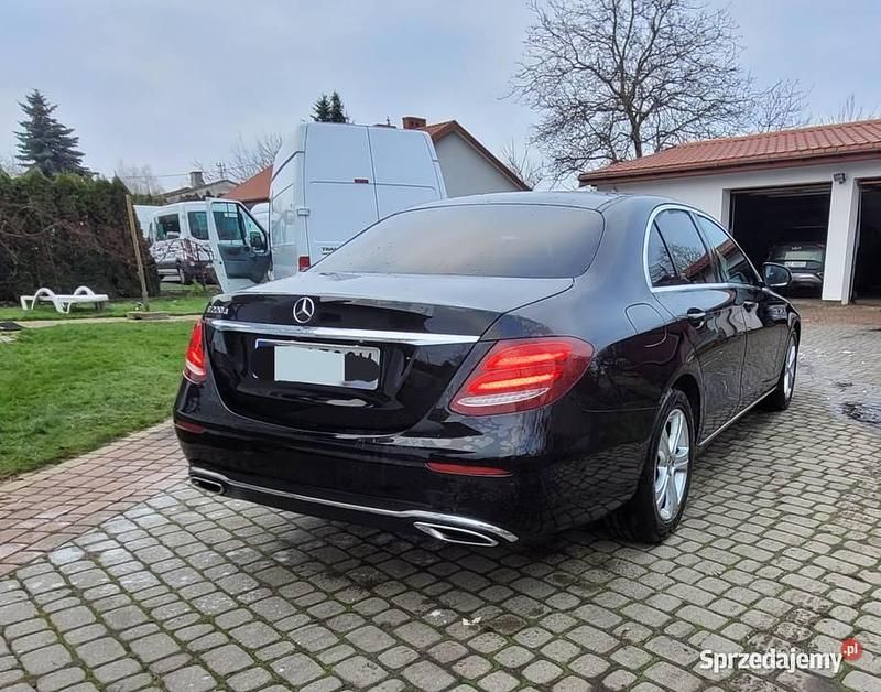 Używany 2016 Mercedes E200 | 75 000 zł (Dość drogi) - Obraz 1/4