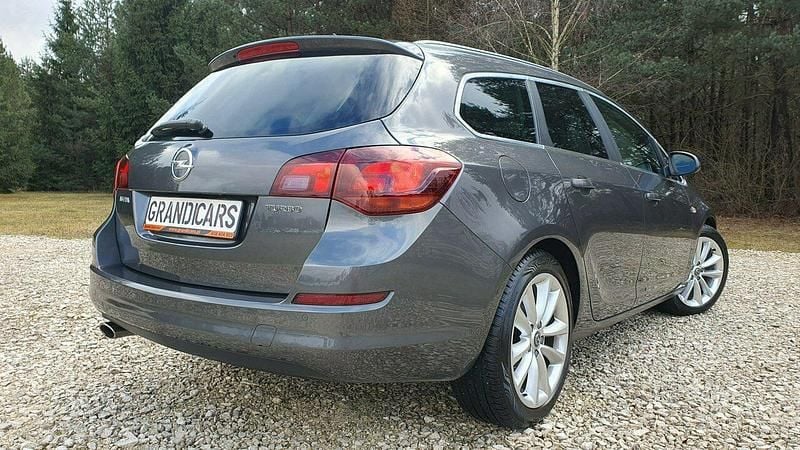 Używany Opel Astra 180 KM (132 kW) 2012 Szary Kombi