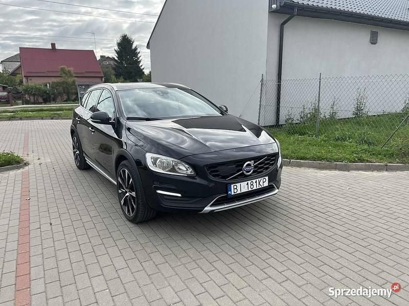 Czarny Używany 2017 Volvo V60 CC Kombi | 54 900 zł (Uczciwa cena) - Obraz 1/4