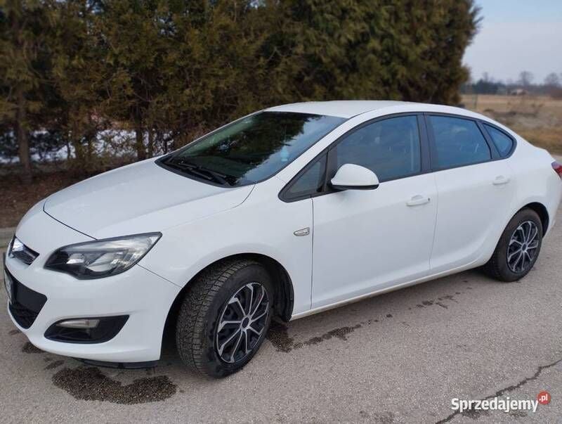 Używany Opel Astra 2018 Biały Sedan/Limuzyna