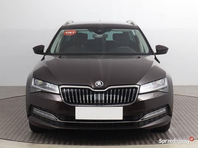 Brązowy Używany 2021 Skoda Superb Kombi | 86 999 zł (Dobra cena) - Obraz 1/4