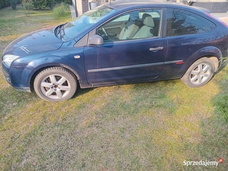 Granatowy Używany 2005 Ford Focus Hatchback | 6500 zł (Uczciwa cena) - Obraz 1/3