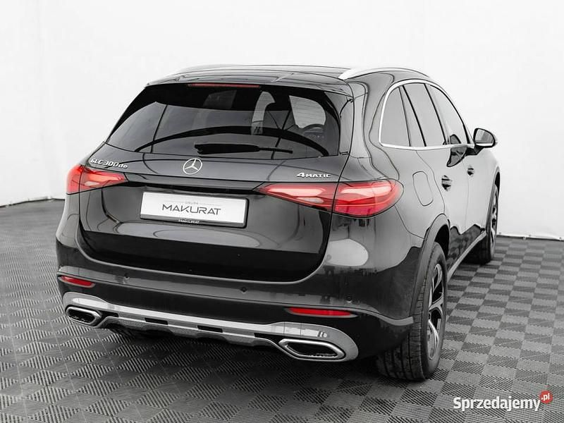 Używany Mercedes GLC300e Avantgarde 2024 Czarny SUV