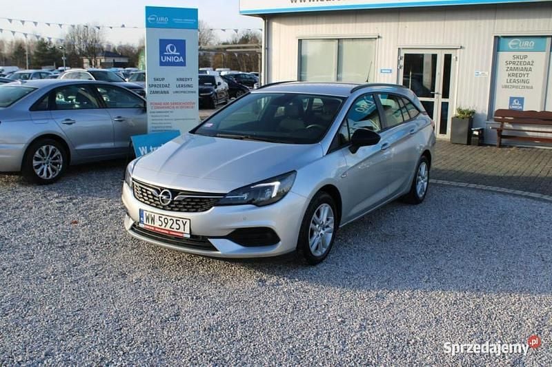 Srebrny Używany 2022 Opel Astra Edition Kombi | 42 900 zł (Uczciwa cena) - Obraz 1/4