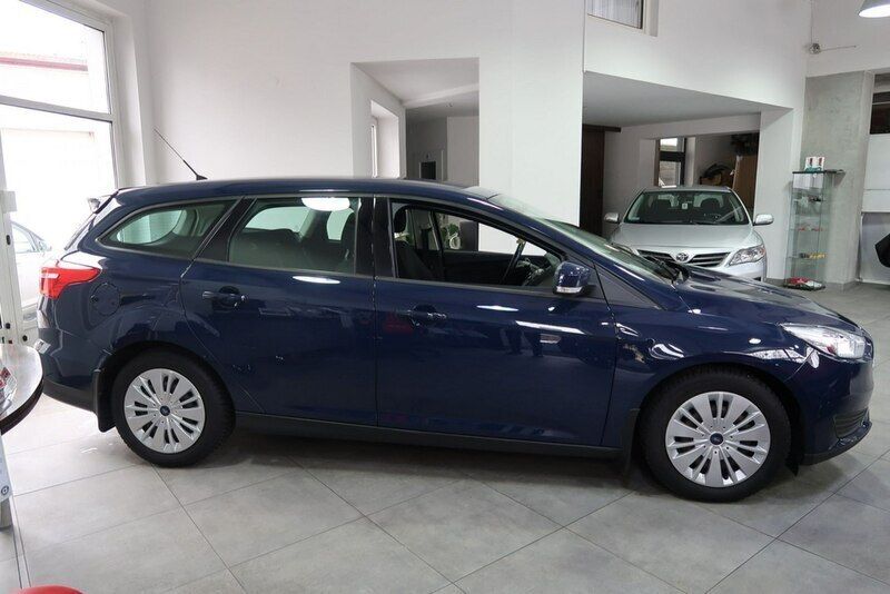 Używany Ford Focus 95 KM (69 kW) 2014 Niebieski (metalik) Sedan/Limuzyna